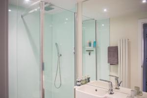 Bright 1 Bedroom City Centre Home with Historic Twist