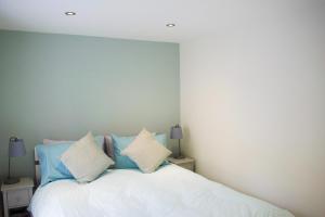 Bright 1 Bedroom City Centre Home with Historic Twist