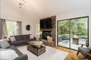 UNC Game Day Retreat, Hot Tub, Near Stadium and Franklin St