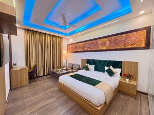 Highway Resort With Swimming pool & Spa
