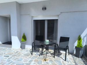 Rael Apartments