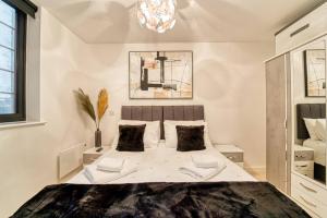 Lockside Suite 3-Bedroom Sophisticated Flat