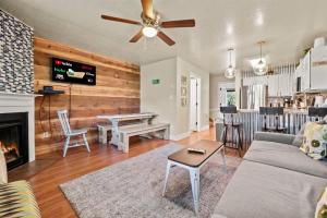 WL211 Hale Aloha Hot Tub Gym