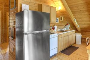 Waterfront UP Badger Lodge BnB on Powell Lake