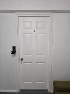 Affordable Stays at Quisqueya Room 6