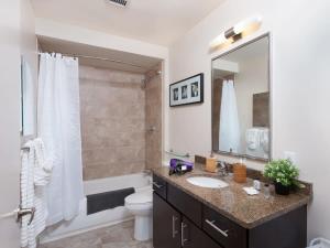Fully Furnished 2 Bedroom 1 Bathroom Apartment near Rittenhouse apts