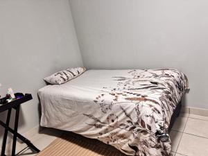 One bed room self contained and self catering apartment at a residence with separate entrance suitable for short term stay
