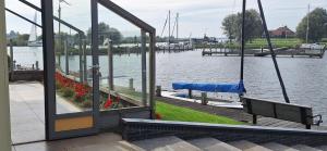 Vakantievilla Koudum met privé steiger