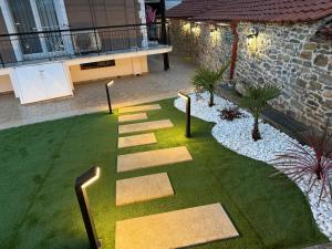 Modern Makri