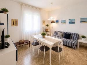 Villa with garden, close to the beach