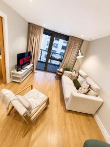 The Paddington Residence - Paddington Central, Balcony with Canal Views, Air Con, Parking
