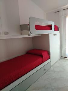 Villa indipendente con giardino in centro San Teodoro