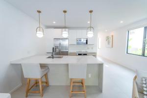Elegant NEW 3BR Villa with Pool Walk to Beach