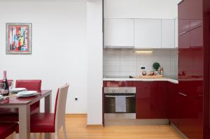 Sea Apartment with pool access