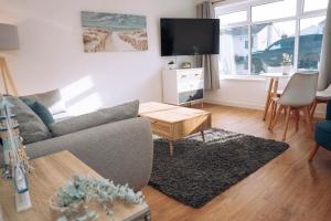18 The Moorings