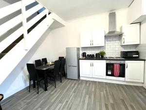 Charming 2BR Retreat Near Durham - Free Parking