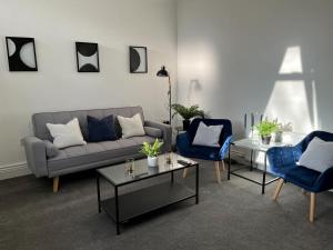Charming 2BR Retreat Near Durham - Free Parking