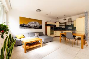 Spacious Apartment with Balcony - Private Garage Parking