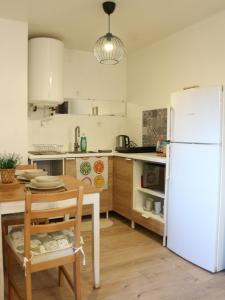 Studio with Terrace near RER A and L to Paris & La Défense