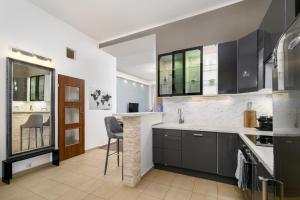 Blue Elephant Apartment