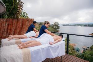 Bliss Sanctuary Vista - Glamping and Club
