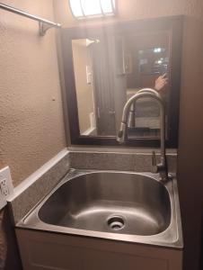 Gated 2 Double Beds Studio with Full Kitchen 140