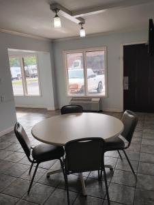 Gated 2 Double Beds Studio with Full Kitchen 140