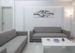 Modern & Cozy Coastal Apartment in Prime Location