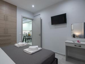 Modern & Cozy Coastal Apartment in Prime Location