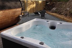 The Hideaway Spa Cabin Hot tub & Sauna