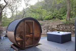 The Hideaway Spa Cabin Hot tub & Sauna
