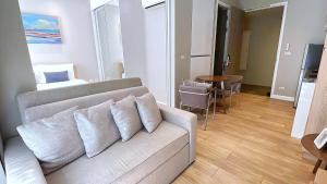 Stylish Diamond Condo Bangtao with Pool View