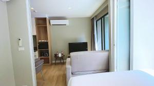 Stylish Diamond Condo Bangtao with Pool View