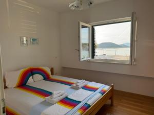 2 bed Comfy Gem: Functional, Ideal Location, Steps to the Beach