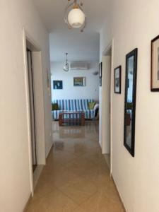 2 bed Comfy Gem: Functional, Ideal Location, Steps to the Beach