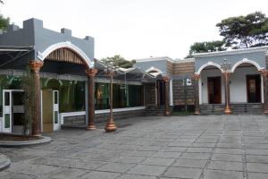 Brooks Lodge