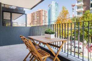 Chic Las Condes Apt Balcony & Pool Access