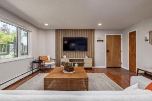 Downtown Urban Retreat Sleeps 4 King Bed