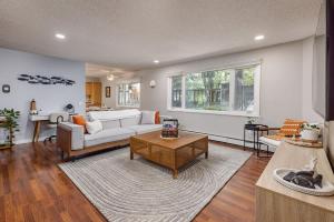 Downtown Urban Retreat Sleeps 4 King Bed