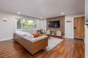 Downtown Urban Retreat Sleeps 4 King Bed