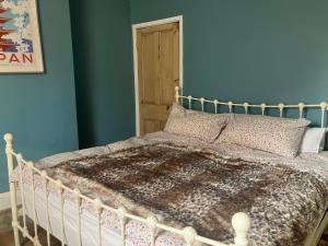 Spacious King Room Only Central Location