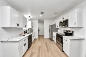 Modern home - perfect for short stays