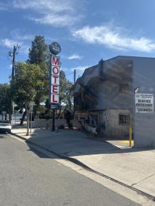 Flamingo Motel near Universal Studios