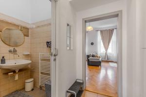 Old Town Suite Narodni AC Parking