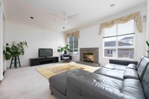 Private Room in Homestay with Full Home Access