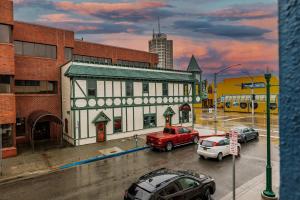 Downtown Art Deco - Studio
