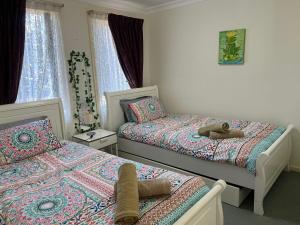 Bexley North Entire 2 Storey House 4 or 5 BR 11 Beds 5 mns walk to Train Station and Close to Airport , Sydney CBD