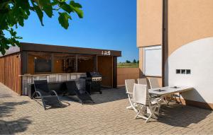 2 Bedroom Beautiful Apartment In Vrsi