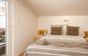 2 Bedroom Beautiful Apartment In Vrsi