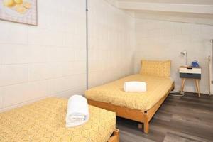 Beachfront 1BR Loft. Surf-Café-Unwind
